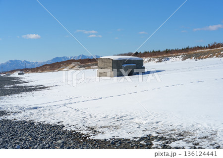 雪に覆われた旭浜のトーチカ 北海道大樹町の沿岸防御遺構 雪に覆われた旭浜のトーチカ 北海道大樹町の沿岸防御遺構 136124441