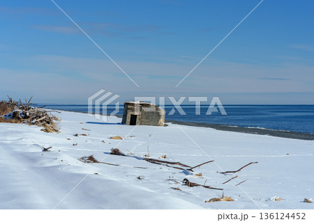 雪に覆われた旭浜のトーチカ 北海道大樹町の沿岸防御遺構 雪に覆われた旭浜のトーチカ 北海道大樹町の沿岸防御遺構 136124452