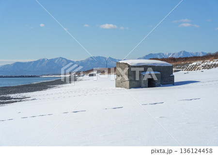雪に覆われた旭浜のトーチカ 北海道大樹町の沿岸防御遺構 雪に覆われた旭浜のトーチカ 北海道大樹町の沿岸防御遺構 136124458