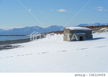 雪に覆われた旭浜のトーチカ 北海道大樹町の沿岸防御遺構 雪に覆われた旭浜のトーチカ 北海道大樹町の沿岸防御遺構 136124459