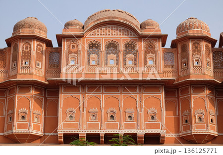 Detail of traditional house in Jaipur, Rajasthan, India 136125771