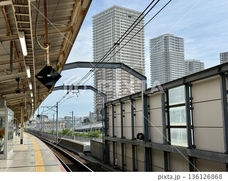 南千住駅　駅のホーム 136126868