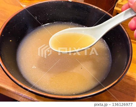 五目そば スープ ラーメンの汁 五目そば スープ ラーメンの汁 136126977