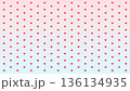 小さな赤いハートが並んだ背景 136134935