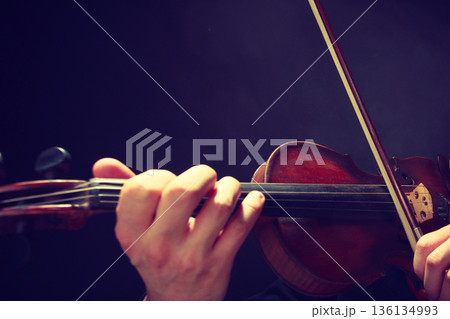 Man man dressed elegantly playing violin Man man dressed elegantly playing violin 136134993