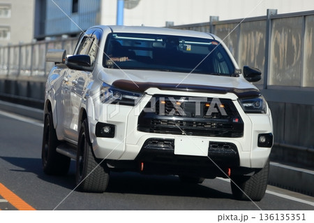 国産ピックアップトラック 136135351