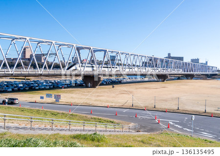 【京成本線】早朝の江戸川橋梁を渡るモーニングライナー 【京成本線】早朝の江戸川橋梁を渡るモーニングライナー 136135495