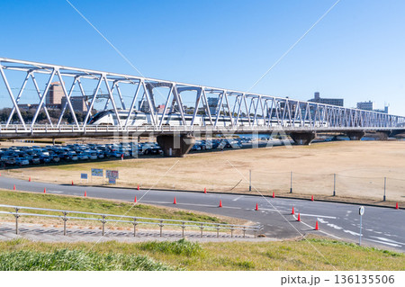 【京成本線】早朝の江戸川橋梁を渡るシティライナー 136135506