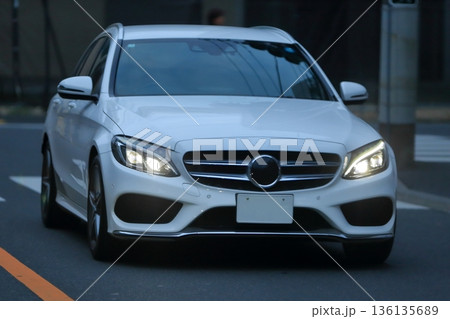 高級セダン 136135689