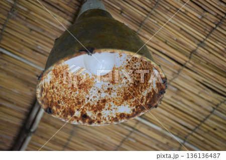 錆びた電灯　ヴィンテージのイメージ 136136487