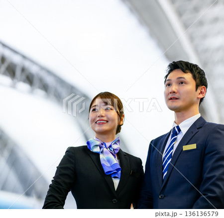 空港スタッフの未来への視線 ■撮影協力：関西国際空港（KIX） 136136579