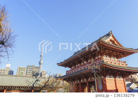 【東京都】浅草寺・宝蔵門とスカイツリー 【東京都】浅草寺・宝蔵門とスカイツリー 136138279