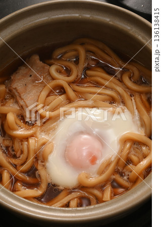 鍋焼きうどん 136138415