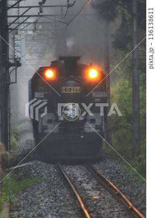 朝霧の鬼怒川路を力走する… 『SL大樹』C11207 136138611