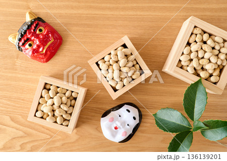 豆まき、節分イメージ 136139201