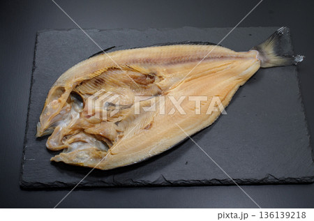 調理前の真ホッケの開き 136139218