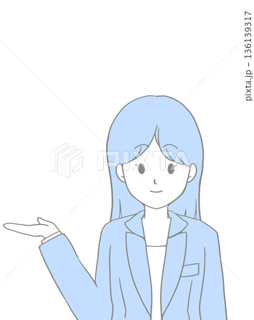 笑顔で案内をするスーツ姿のロングヘアーの女性 136139317