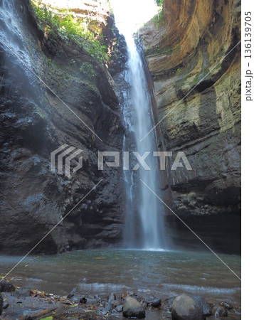 エルサルバドルの秘境の滝　Cascada La Golondrinera 136139705