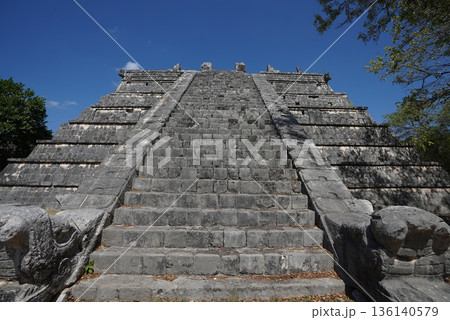 メキシコ　チチェンイツァ遺産 136140579