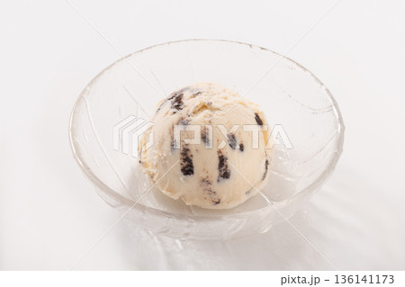クッキーバニラ アイス クッキーバニラ アイス 136141173