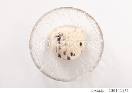 クッキーバニラ アイス クッキーバニラ アイス 136141175