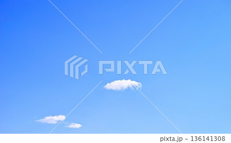 青空と雲イメージ 青空と雲イメージ 136141308