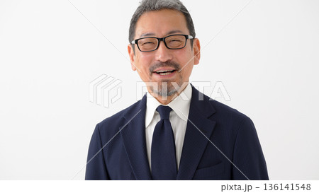男性　ビジネス　ポートレート 136141548