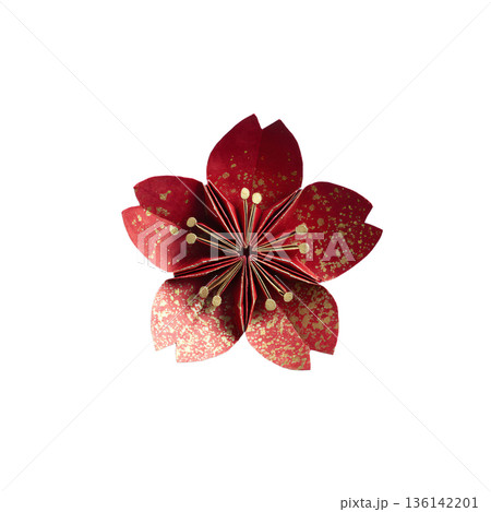 折り紙で作られた桜の花　白背景 136142201