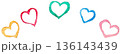 かわいい手描きのハートのフレーム 136143439