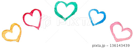 かわいい手描きのハートのフレーム 136143439