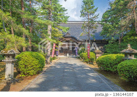 金沢 天徳院 本堂の夏景色 136144107