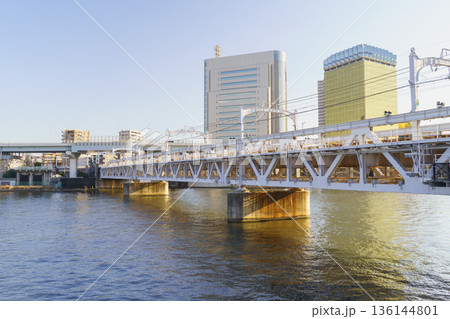 【東京都】隅田川橋梁(上流側) 台東区側から見た風景 【東京都】隅田川橋梁(上流側) 台東区側から見た風景 136144801