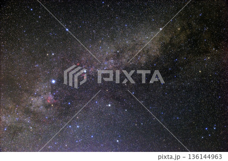 春の星空の天体写真天の川と白鳥座 136144963