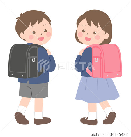 ランドセルを背負って振り向く新一年生の男女の子と女の子のイラスト ランドセルを背負って振り向く新一年生の男女の子と女の子のイラスト 136145422