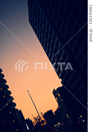 夕暮れの街 夕暮れの街 136145661