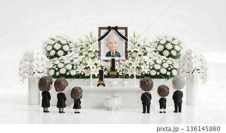 豪華な祭壇を前に並ぶ遺族の後ろ姿 136145860