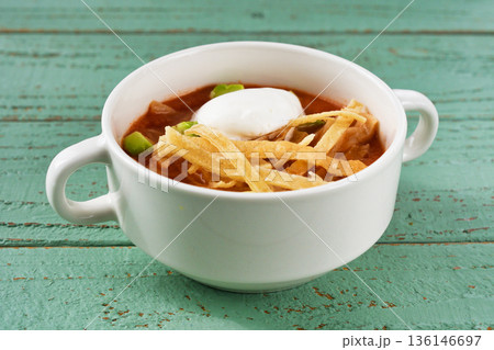 ソパ・デ・トルティージャ（ソパ・アステカ）（メキシコ料理） 136146697