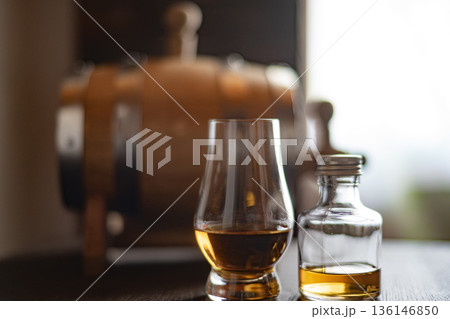 樽熟成イメージ ウイスキー バー ミニ樽 樽 カスク テイスティンググラス 熟成 樽熟成イメージ ウイスキー バー ミニ樽 樽 カスク テイスティンググラス 熟成 136146850