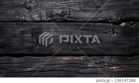 古民家に使われた古い木梁の重厚な質感と歴史を感じる背景素材 136147286