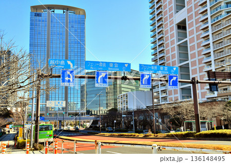 春海橋付近より豊洲二丁目横断歩道橋方面を望む(東京都江東区)【2026.2】 136148495