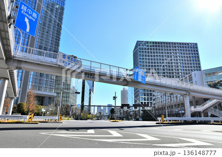 豊洲二丁目横断歩道橋付近より豊洲駅方面を望む(東京都江東区)【2026.2】 豊洲二丁目横断歩道橋付近より豊洲駅方面を望む(東京都江東区)【2026.2】 136148777