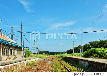 北海道　青空の抜海駅 136148993