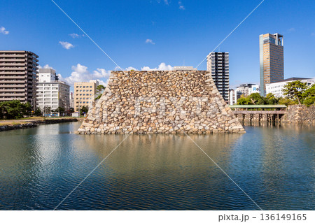 史跡高松城跡玉藻公園　天守台跡　香川県高松市 136149165