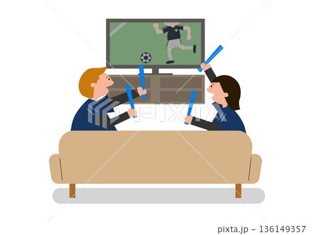 テレビでサッカーを見る男女のイラスト テレビでサッカーを見る男女のイラスト 136149357