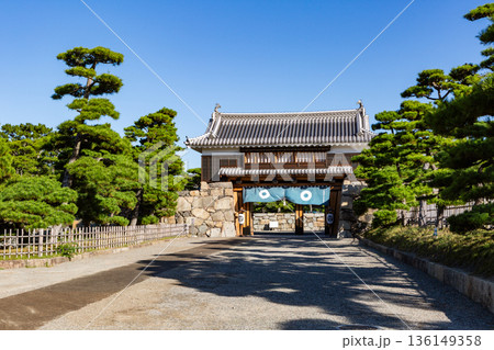 史跡高松城跡玉藻公園　桜御門　香川県高松市 136149358