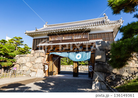 史跡高松城跡玉藻公園　桜御門　香川県高松市 136149361