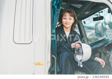 truck driver 136149585