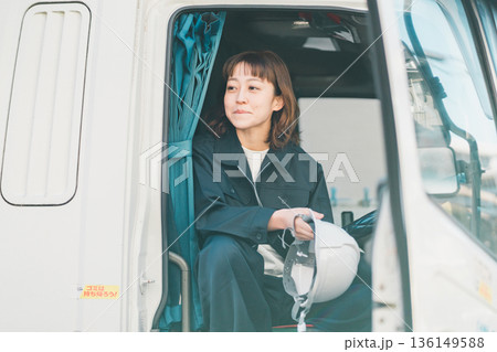 truck driver 136149588