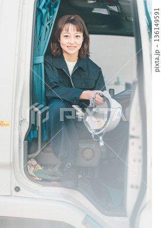 truck driver 136149591