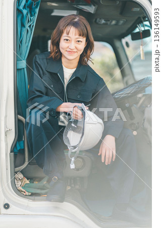 truck driver 136149593